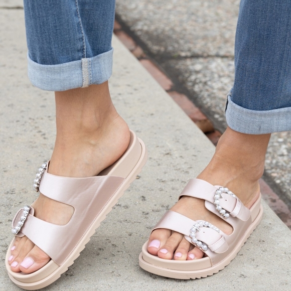 Jewel of the Sea Faux Pearl Buckle Slide Sandals - Picture 4 of 10